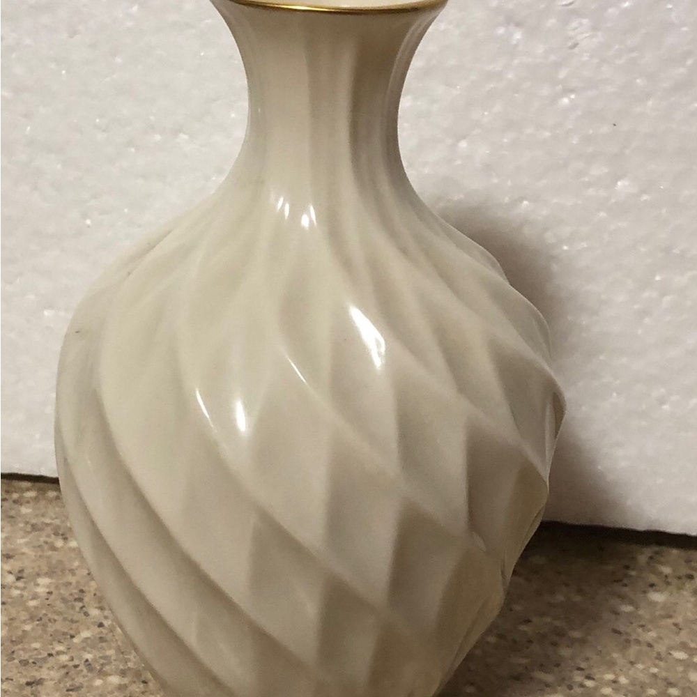 Lenox China Richmond Swirl Bud Vase W/ 24K Gold Trim 5 1/2" Tall